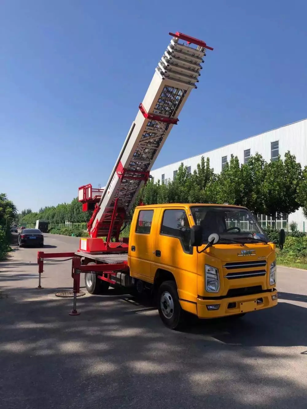 枣庄薛城附近的云梯车出租服务：轻松解决高空作业需求